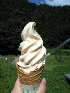 トマトソフトクリーム